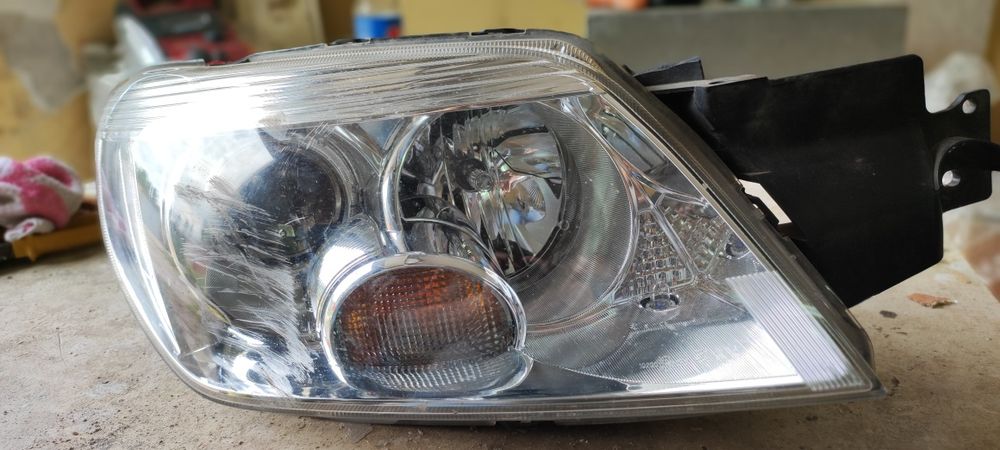 Фара Mitsubishi Outlander2005г.