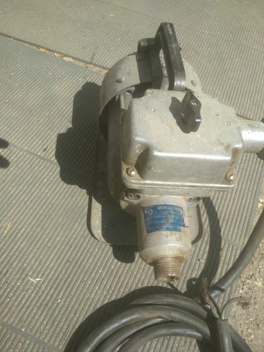 Вибратор бетонный