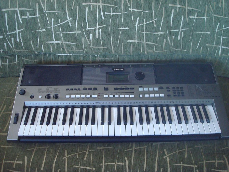 Продам синтезатор Roland U-20