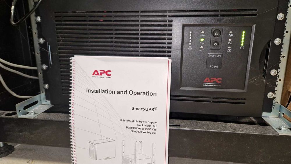 Szafa serwerowa 19" 42U 800x1000 DIGITUS + UPS APC Smart-UPS 5000
