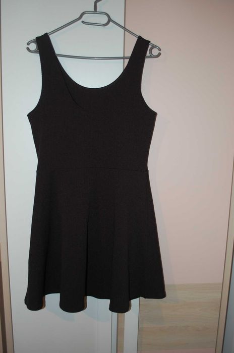 divided h&M mała czarna miękka i wygodna sukienka 40