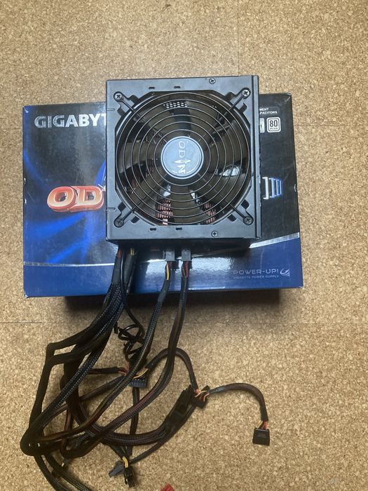 Fonte alimentacao modular Gigabyte 800W