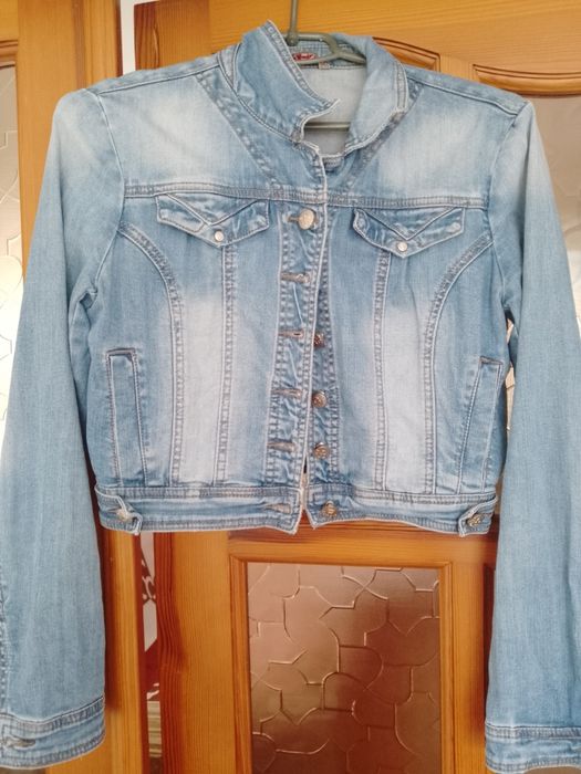 Джинсова жіноча куртка
