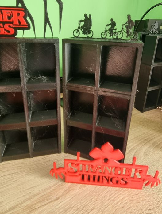 Поличка підставка для фігурок Stranger things