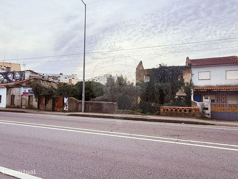 Moradia T5 para venda