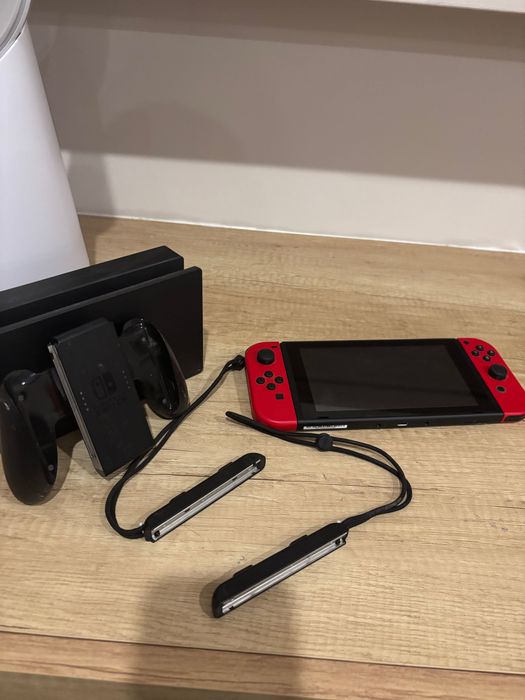 Nintendo Switch - Mario version - com 2 jogos