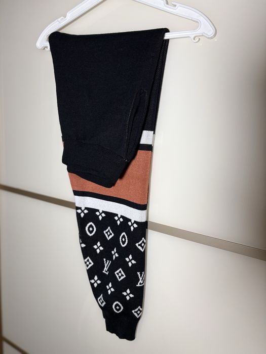 Продам НОВЫЙ женский костюм (кофта+штаны)