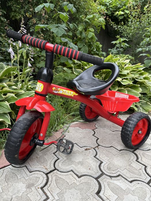 Триколісний велосипед з корзинкою