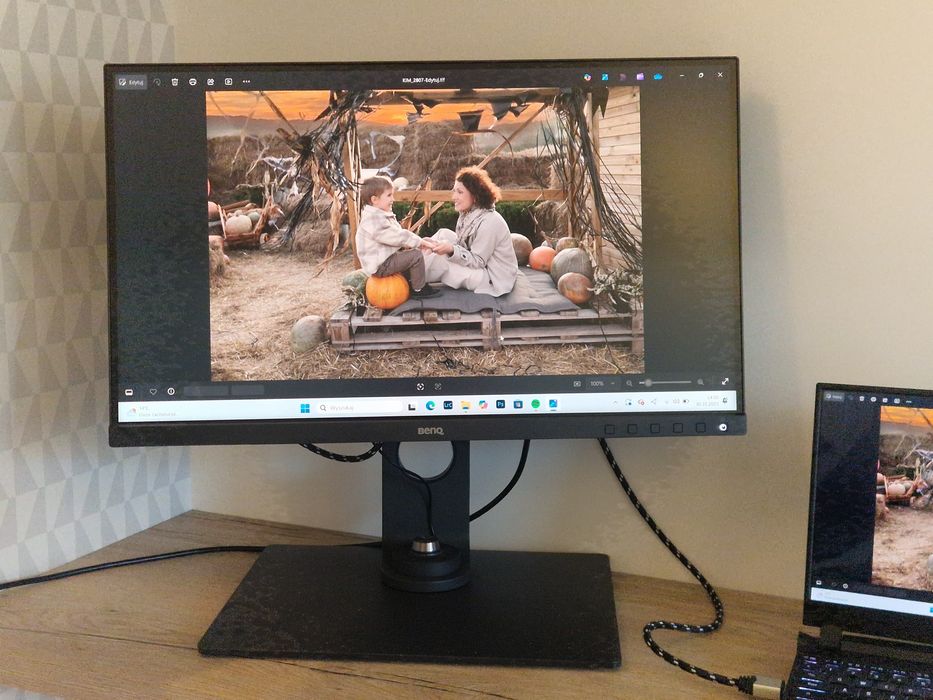 BenQ SW270C | 27" QHD IPS | 99% AdobeRGB | USB-C 60W | pilot G2 | stan