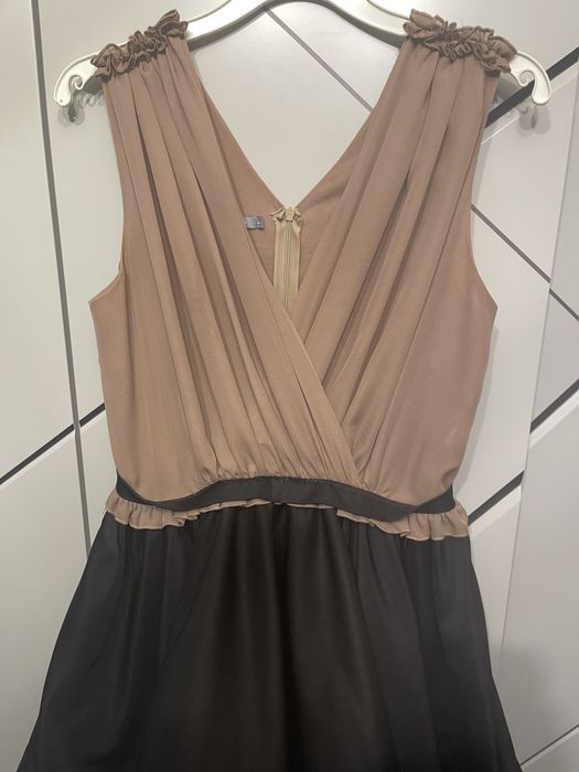 Sukienka manifio elegancka, ale na kazdą okazjs