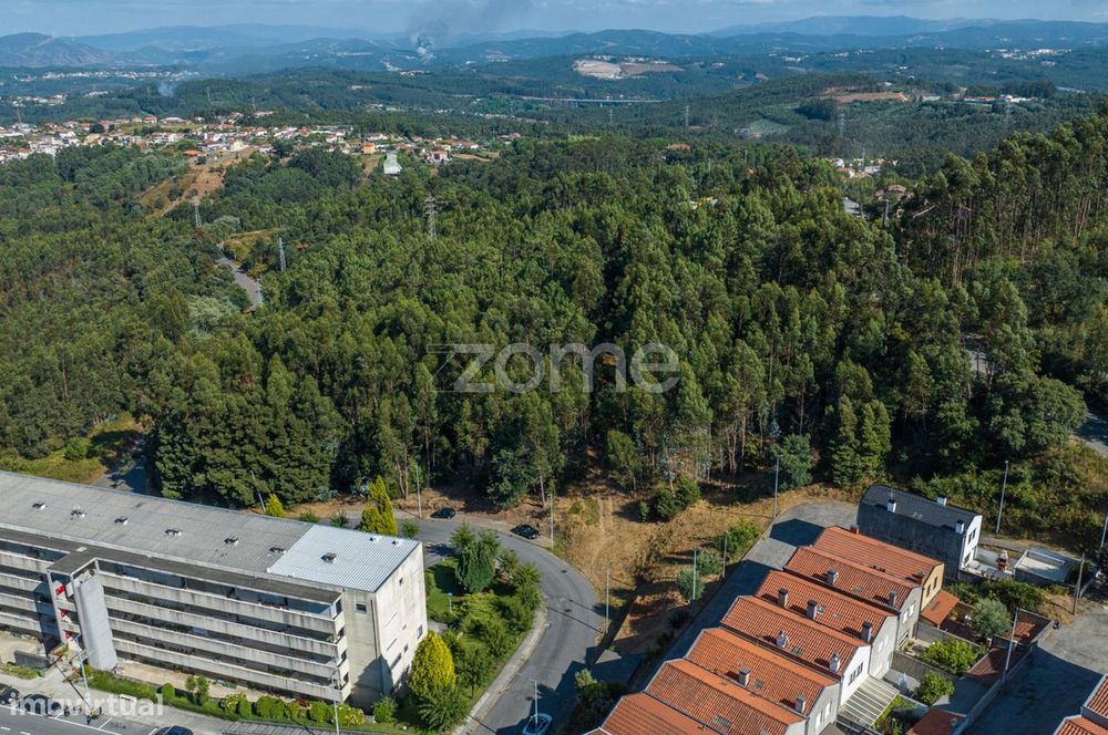 Terreno Urbanizável com 2.900 m² em Crestuma – Vila Nova de Gaia