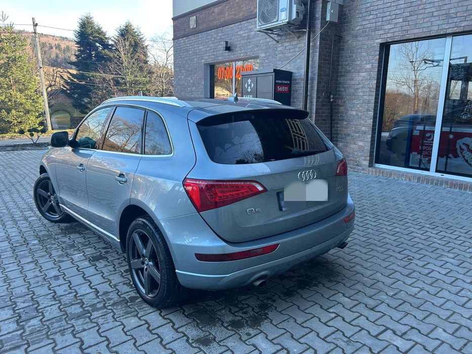 Надійний повнопривідний кросовер Audi Q5 Quattro