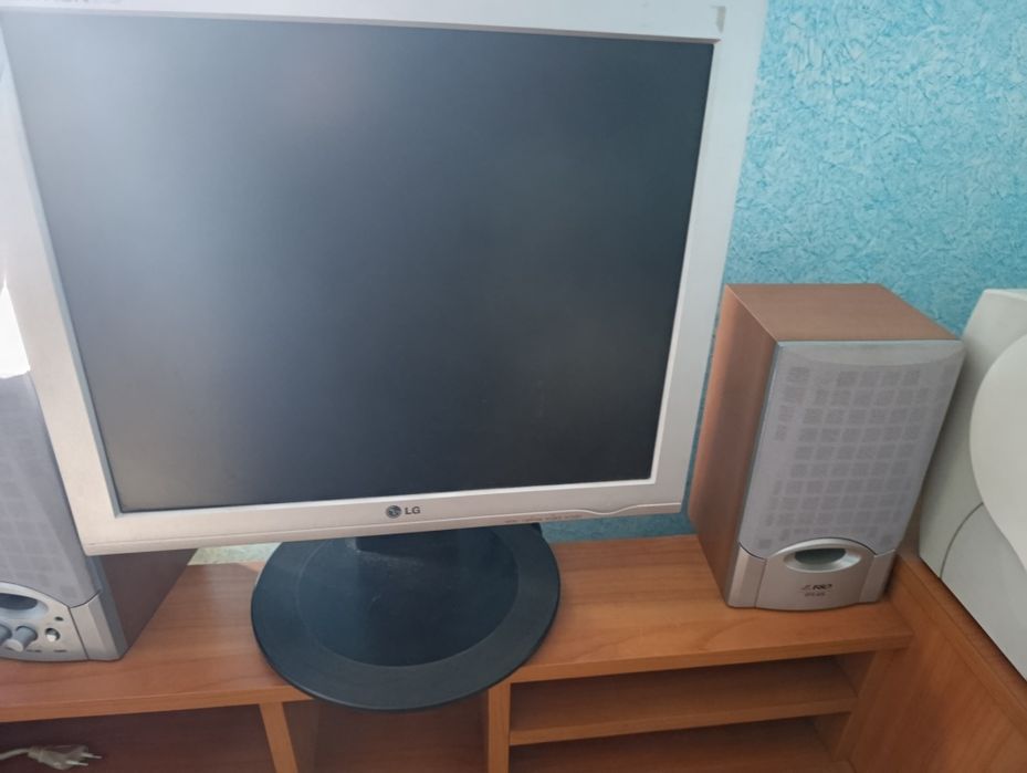 Компьютер стационарный, монитор,колонки,клавиатура