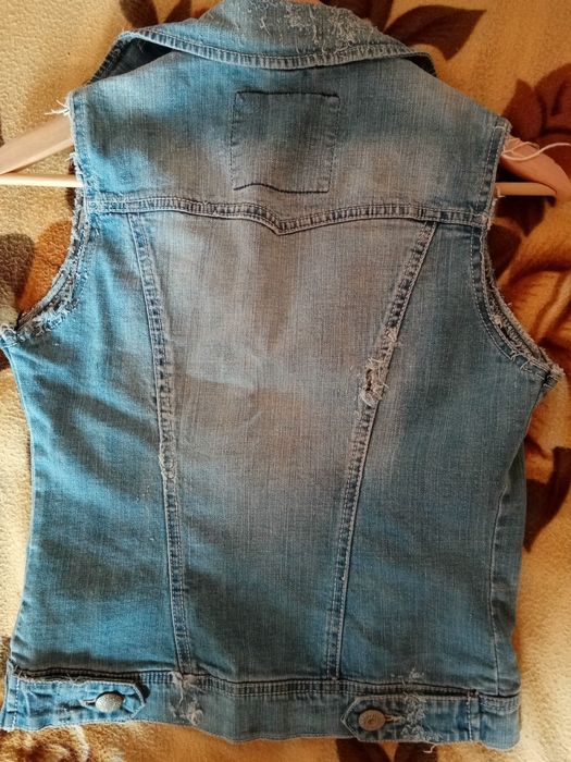 Жилетка джинсовая DENIM   р. 8 (36) СТОК