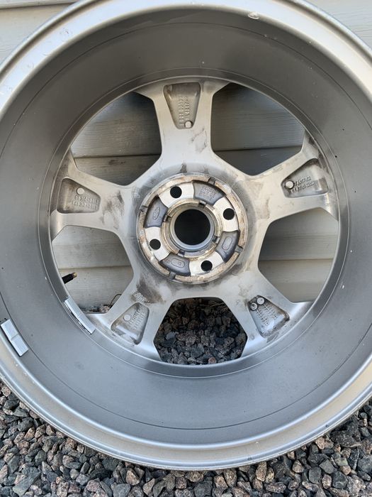 Оригінальний титановий диск Ford Volvo 4/108 R17 4*108 17 одна штука