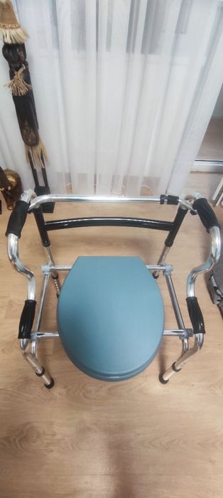 Совершенно новый прикроватный туалет