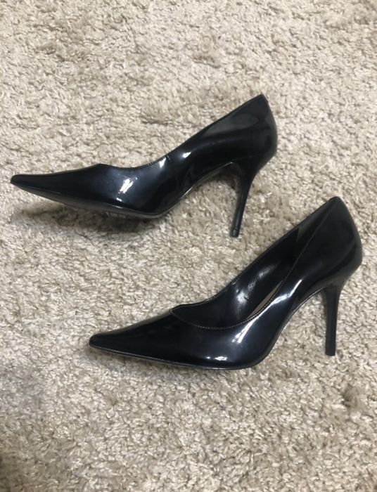 Продам жіночі туфлі GUESS