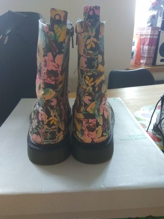Продам черевики benetton