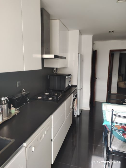 T2 + 1 no melhor local de Carcavelos