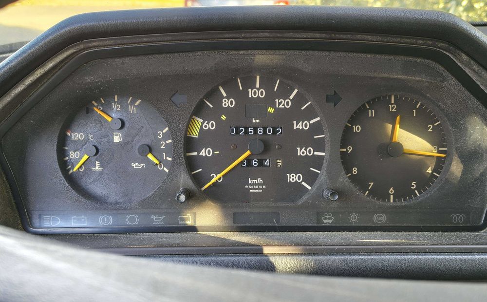 Mercedes 200D W124 para recuperar ou peças (motor, cx. automática)