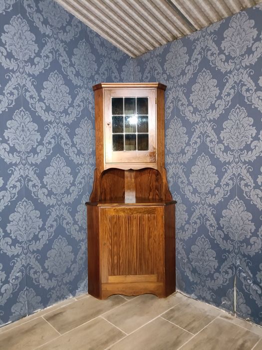 Skandynawska narożna witrynka vintage w bdb stanie