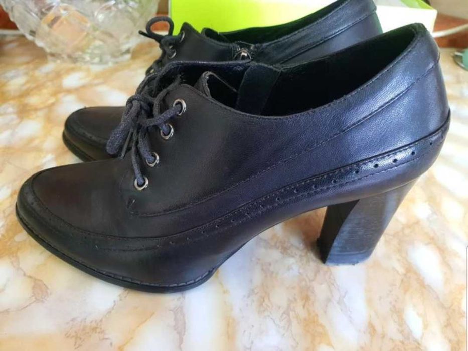 Шкіряні  туфлі  .