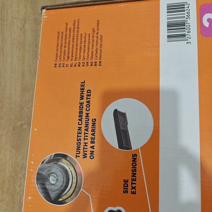 Z nieużywanym ostrzem Dexter 730 do cięcia plytek