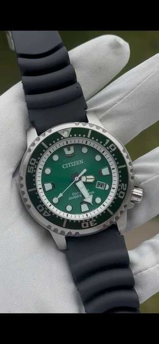 Zegarek Citizen Promaster Diver Eco-Drive 200m Zielony + Butla