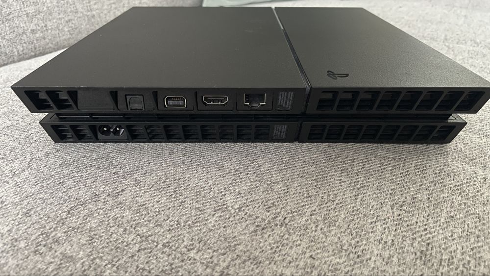 Konsola PS4 wersja CUH-1216B 1TB dysk