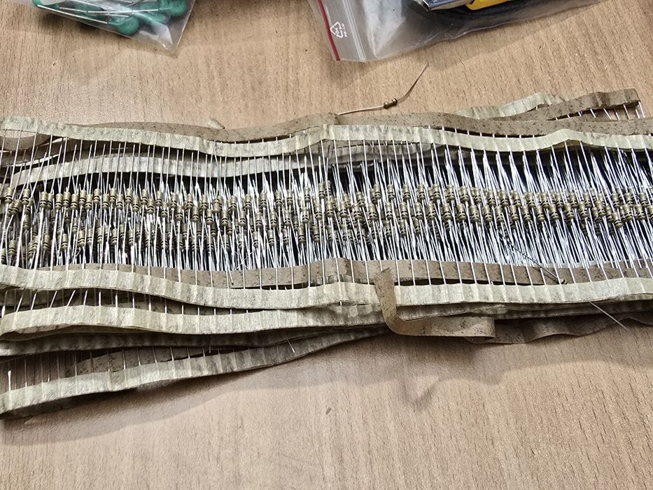 Rezystor, oporniki 1ohm 5%. Ok 700 sztuk.