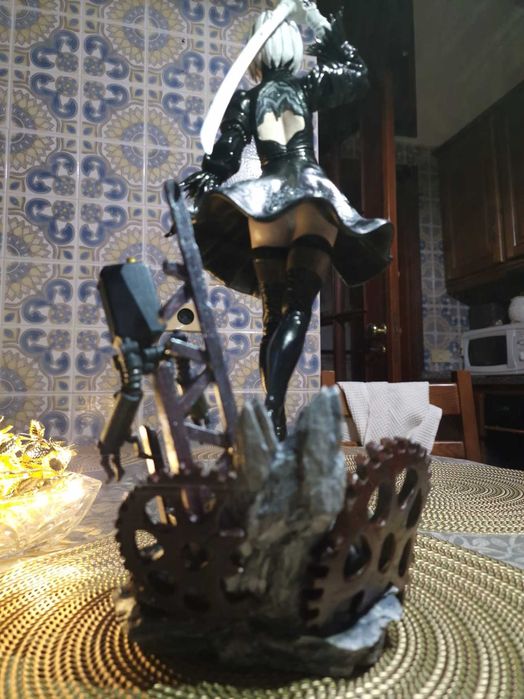 Estátua em Resina 3D  pintado a mão –  NieR: Automata (60 cm)