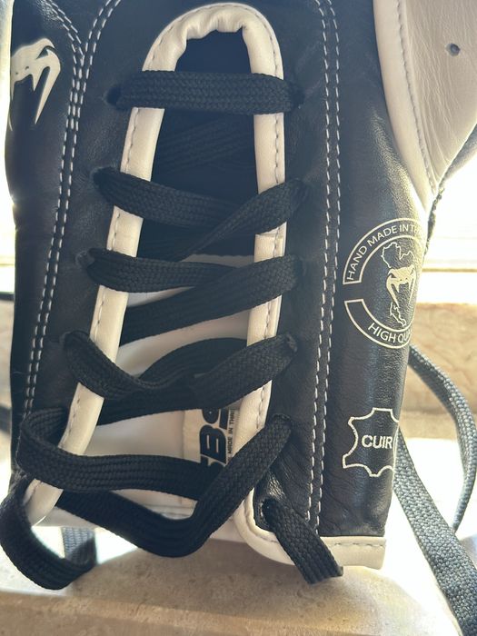 Luvas boxe/muai thai venum giant com atacadores 8oz