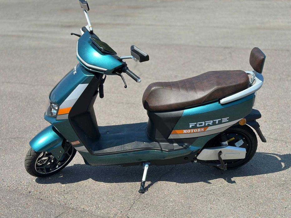 Электроскутер FORTE STRIKER