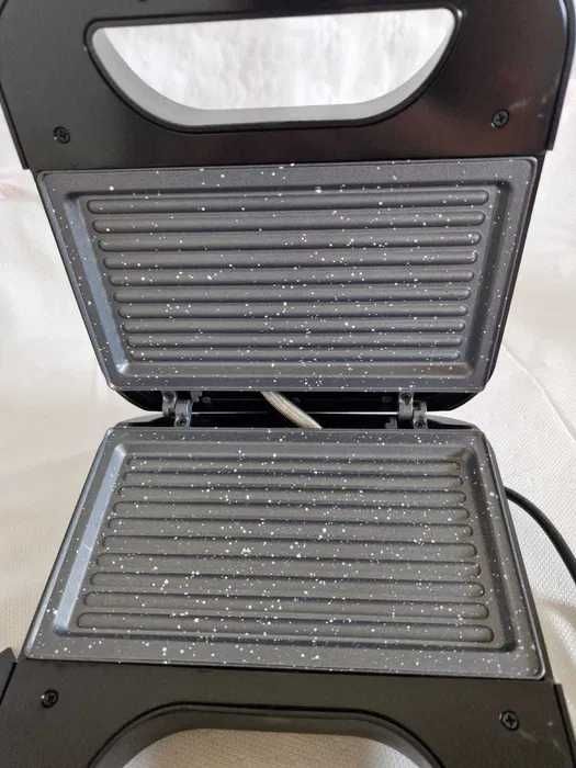 OPIEKACZ DO KANAPEK Cecotec Rock'nToast Grill 800W