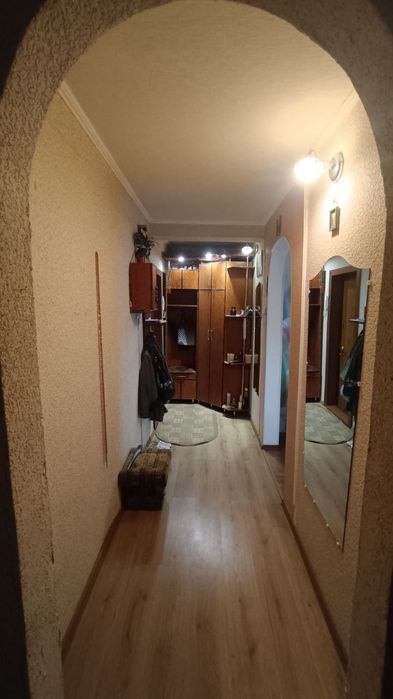 Продам квартиру  на масиві Леваневського (П-т Незалежності)
