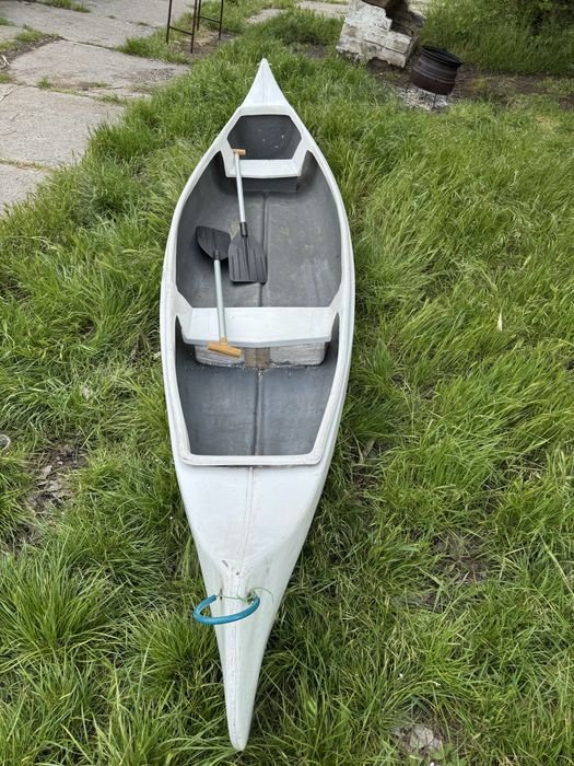 Пирога ( стеклопластик)+ 2 весла