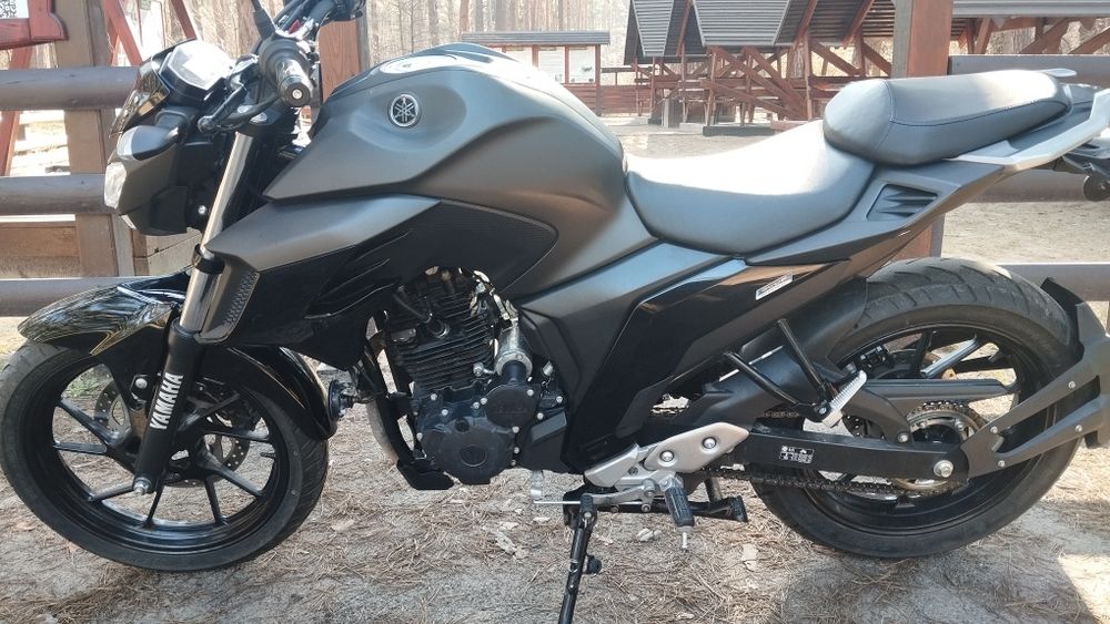 Мотоцикол Yamaha FZN 250 Naked