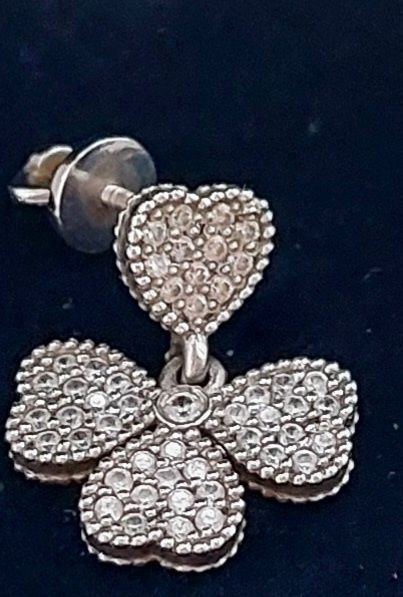 Серьги Swarovsci  серебряные со стразами. Лучший подарок для любимой.