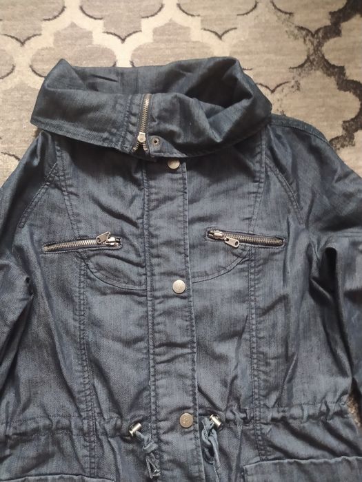 Kurtka wiosenna wiatrówka jeansowa parka Stradivarius