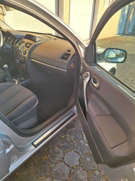 Vendo Renault Megane 2 break de 2006 em bom estado geral.