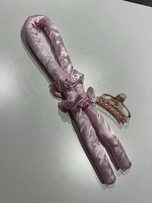 Różowy wałek do kręcenia włosów – nowy, zestaw z gumkami i klamrą