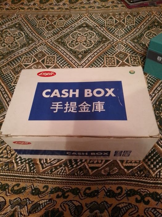 Продам металлический мини сейф