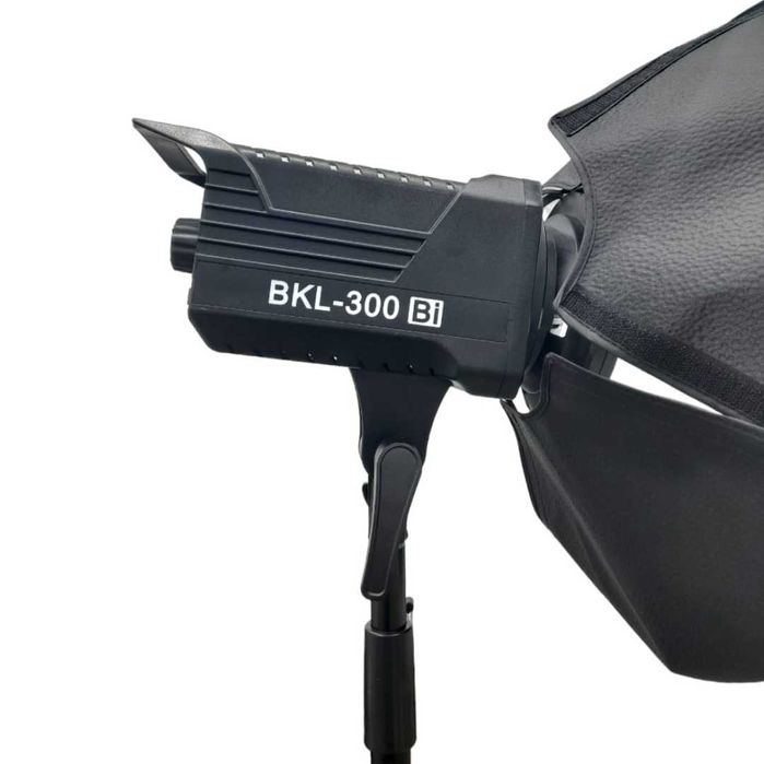 120W Professional Photo and Video Light with Softbox and Tripod64284489839234122