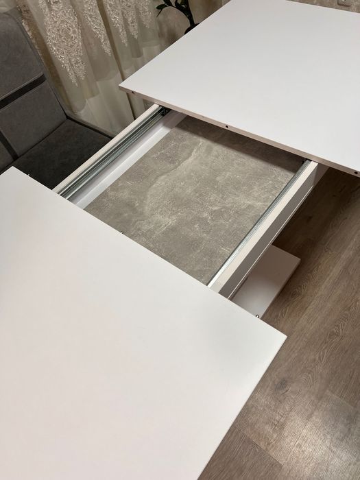 Продається стіл та уголок у кухню