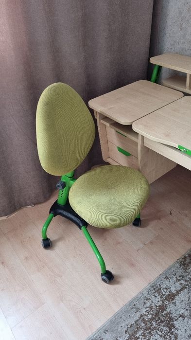 Стіл парта Pondi з регулюванням висоти