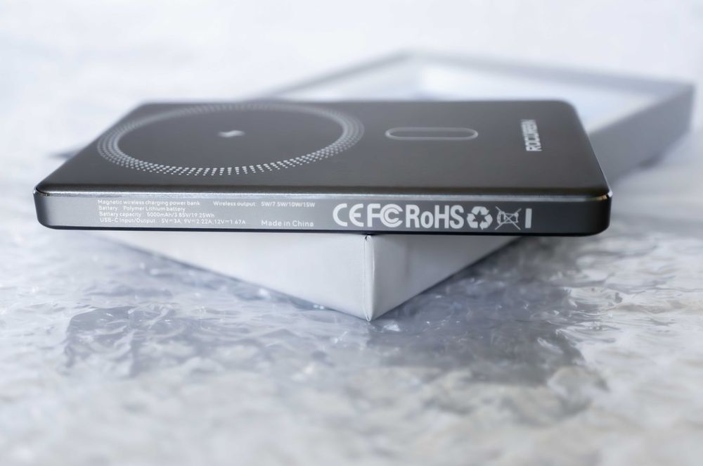 Компактний павербанк Rocoren Wireless Magnetic 5000mAh 15W PowerBank