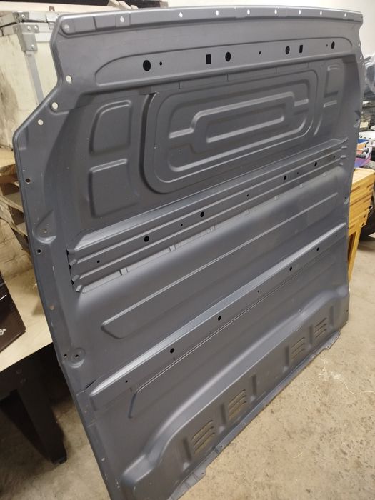 Продаються фари,сідушка та перегородка до 907 спрінтера