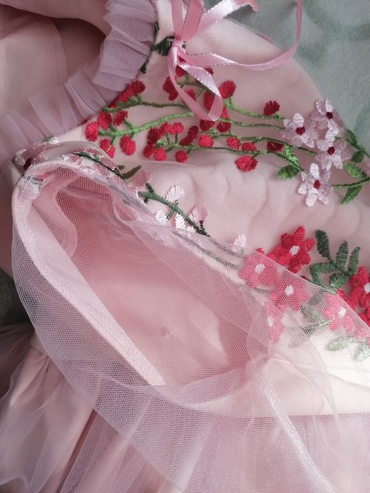 Продам сукню для дівчинки