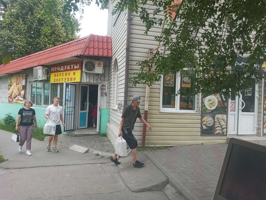 Оренда приміщення фасад ринку, зупинка.