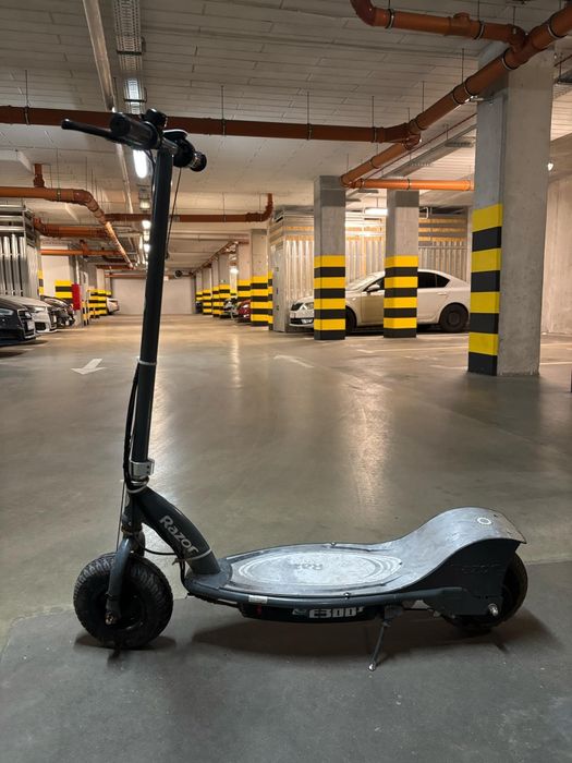 Hulajnogę elektryczną Razor E300s